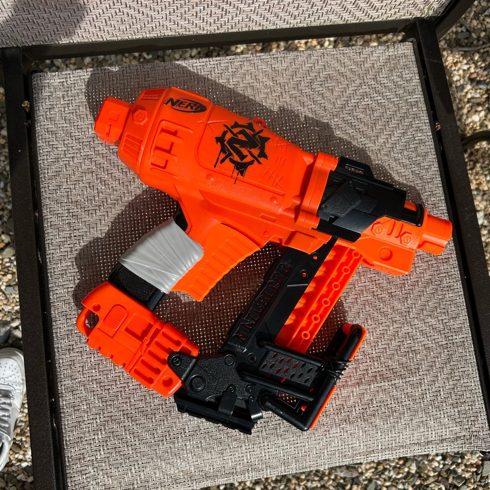 Nerf Zombie Strike Survival System Nailbiter Blaster